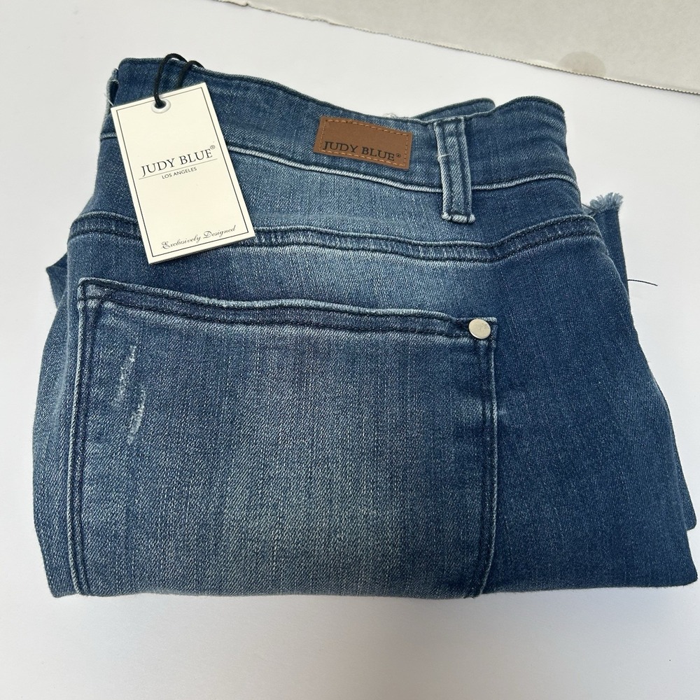 Judy Blue NWT Mid-Rise Side Slit Raw Hem ShortsSize 1XL Style #15228 Whiskered